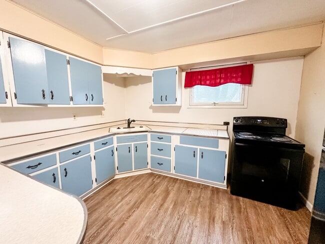 property at 620 W Jefferson St