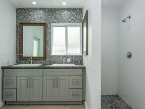 842 NE 121st St in Biscayne Park, FL - Building Photo - Building Photo