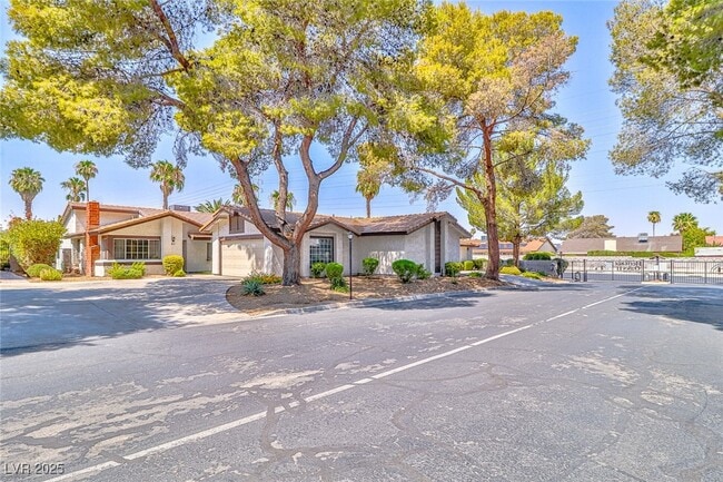 property at 4413 Live Oak Dr
