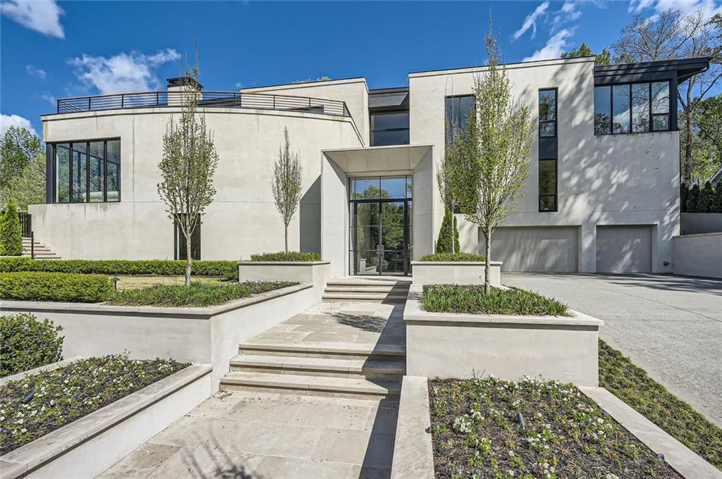 14 Lake Forrest Ln NE in Atlanta, GA - Building Photo