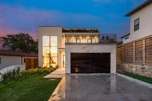 1622 Sylvan Ave in Dallas, TX - Building Photo