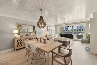 9103 Vanderbilt Dr in Naples, FL - Building Photo - Building Photo