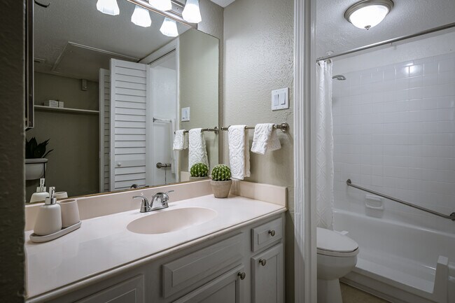 Treemont Senior Living in Houston, TX - Foto de edificio - Interior Photo