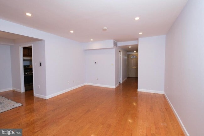 14654 Bauer Dr in Rockville, MD - Foto de edificio - Building Photo