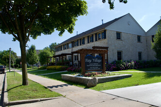 Bay Village Townhomes in Whitefish Bay, WI - Building Photo - Building Photo