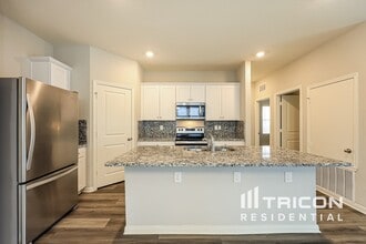 14375 Gunsight Pass in San Antonio, TX - Building Photo - Building Photo
