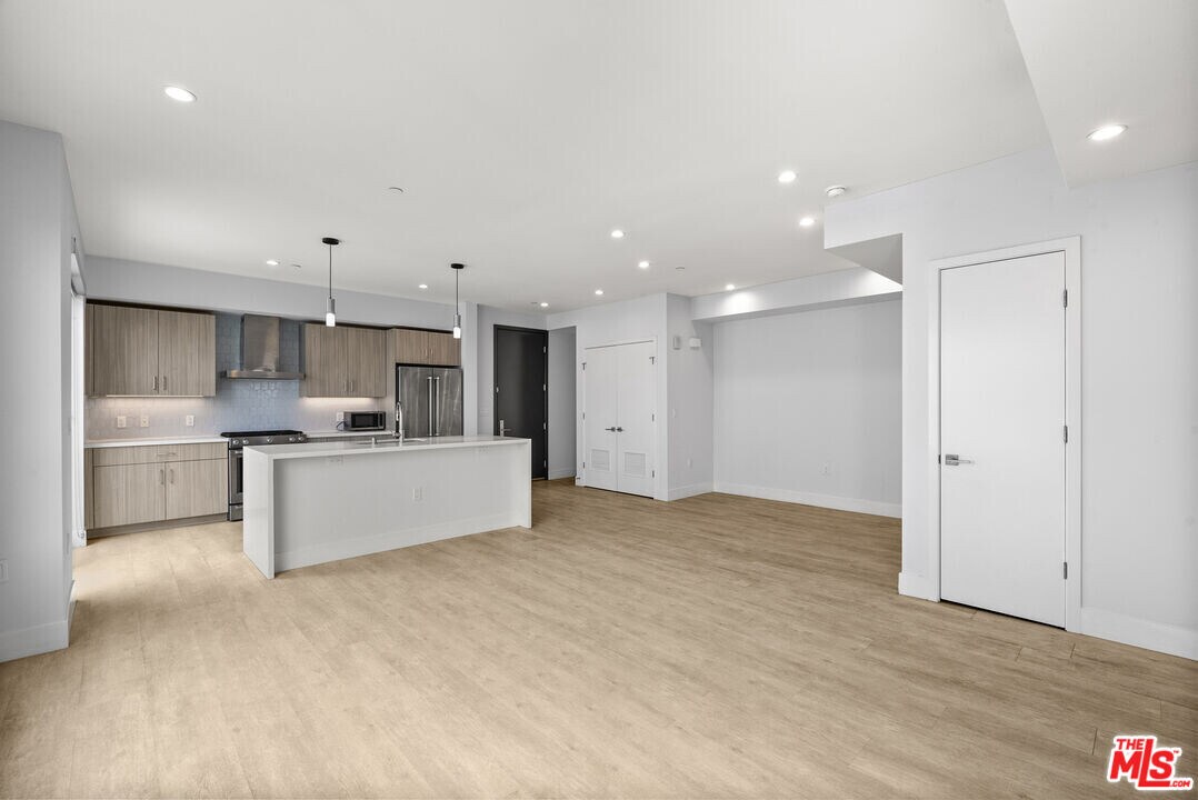 5955 Saturn St in Los Angeles, CA - Building Photo