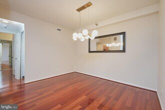 5802 Nicholson Ln in North Bethesda, MD - Building Photo - Building Photo