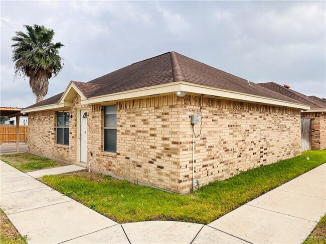 2105 W Western Dr in Edinburg, TX - Building Photo - Building Photo