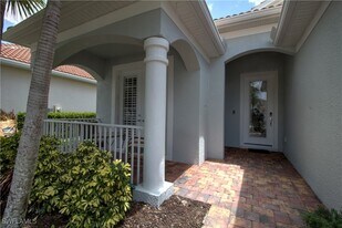 8472 Benelli Ct in Naples, FL - Building Photo