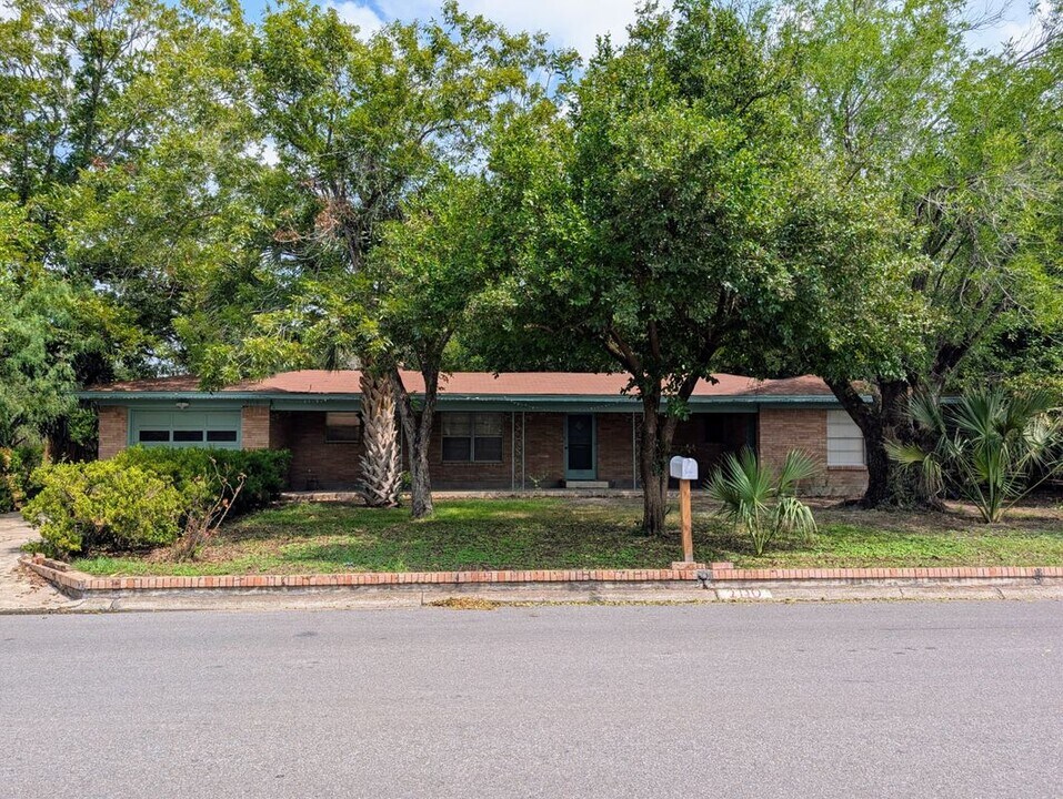 2110 N 12th St in McAllen, TX - Building Photo