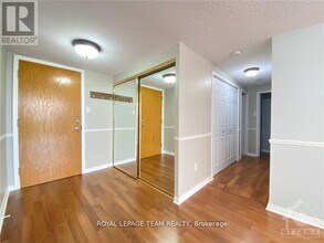 2759-2759 Carousel Crescent in Ottawa, ON - Building Photo - Building Photo