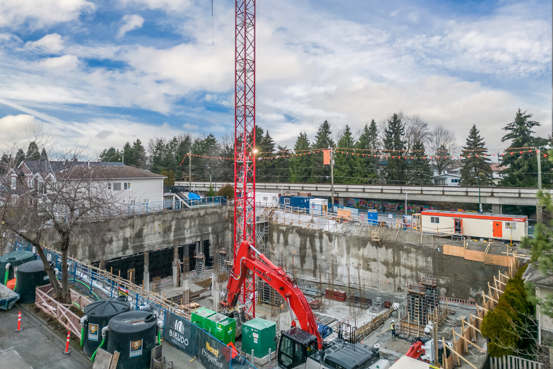 Clive at Collingwood South Building in Vancouver, BC - Building Photo