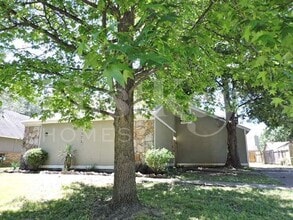 4571 Blue Willow Rd in Memphis, TN - Foto de edificio - Building Photo