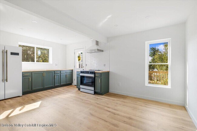 9 Dubois St in Kingston, NY - Building Photo - Building Photo