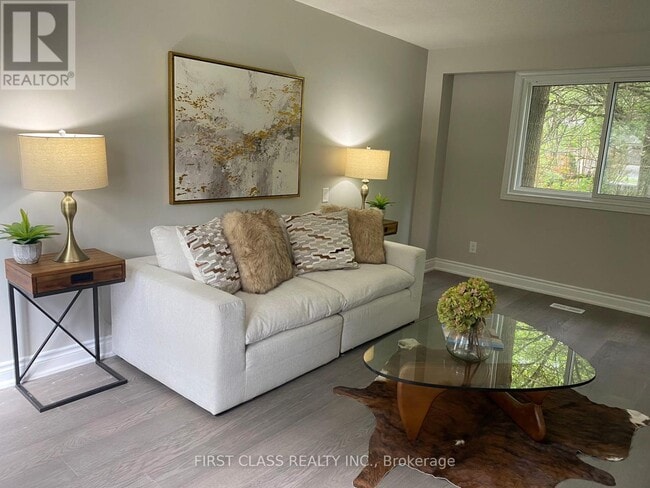 576 Kortright Rd W in Guelph, ON - Building Photo - Building Photo