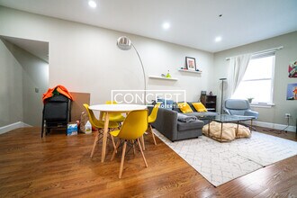 493 Commonwealth Ave in Boston, MA - Foto de edificio - Building Photo