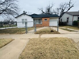 2101 Woodlawn Dr in San Angelo, TX - Building Photo