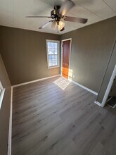 325 N Cavender St in Hobart, IN - Foto de edificio - Building Photo