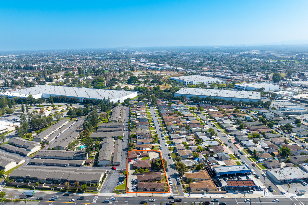 10900 Lillian Ln in South Gate, CA - Building Photo