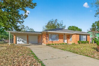 1411 Mimosa Ln in Rosenberg, TX - Building Photo - Building Photo