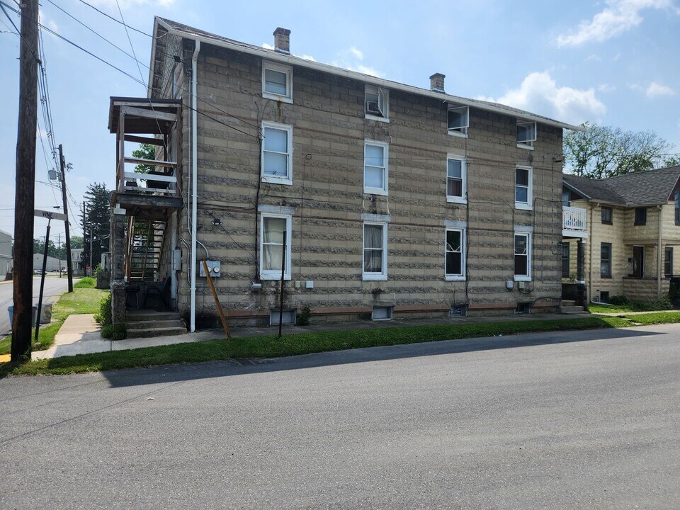 200-208 W Vine St in Chambersburg, PA - Foto de edificio