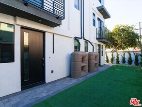 2817 Redondo Blvd in Los Angeles, CA - Building Photo - Building Photo