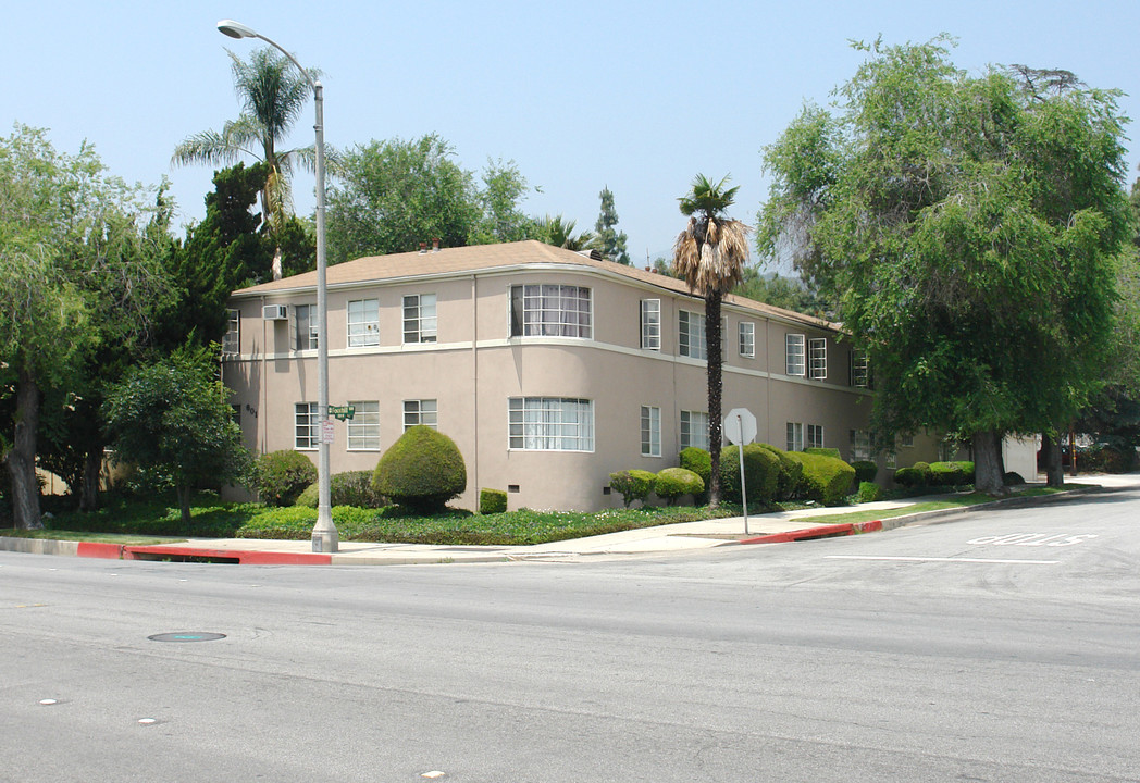 601 W Foothill Blvd in Monrovia, CA - Building Photo