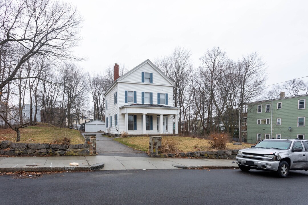 29 High St in Dorchester, MA - Foto de edificio