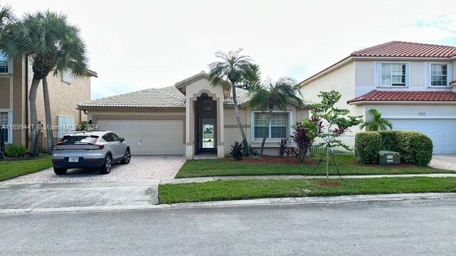 16774 NW 12th St in Pembroke Pines, FL - Foto de edificio