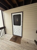 22 Avon Dr in East Windsor, NJ - Building Photo