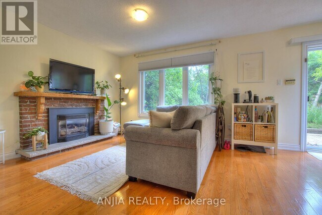 6 Bellbury Crescent in Toronto, ON - Building Photo - Building Photo