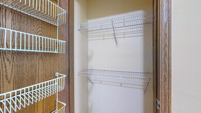 Stoneridge Apartments in Neenah, WI - Building Photo - Building Photo