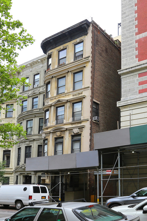 19 W 85th St in New York, NY - Building Photo