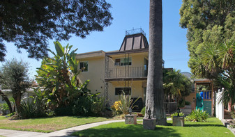 715 E Magnolia Blvd Apartamentos