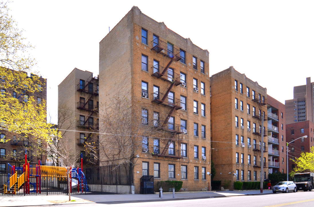 2698 Bailey Ave in Bronx, NY - Building Photo