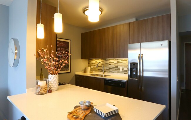 360 W Illinois St in Chicago, IL - Building Photo - Building Photo