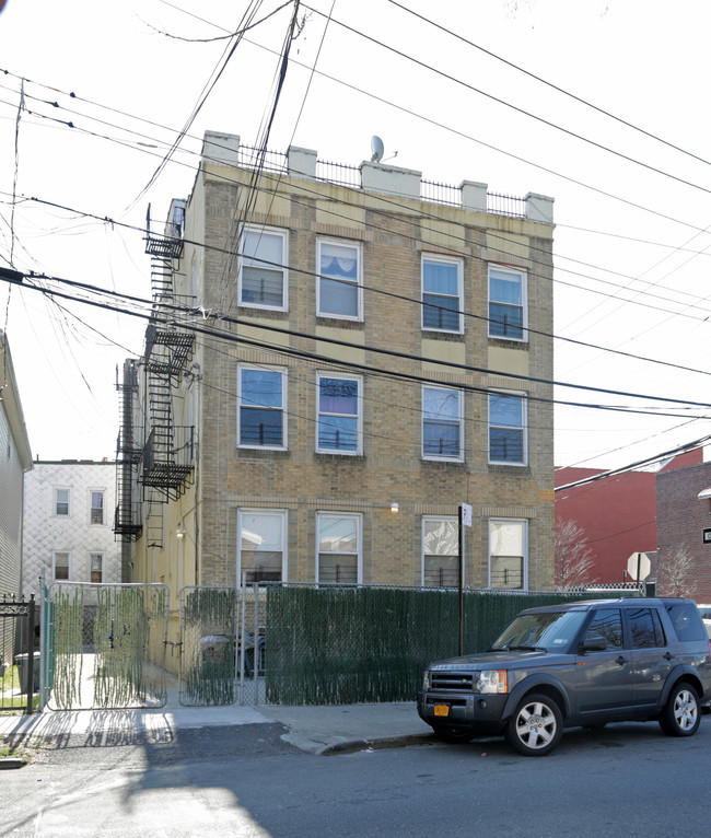 801 E 226th St in Bronx, NY - Building Photo - Building Photo