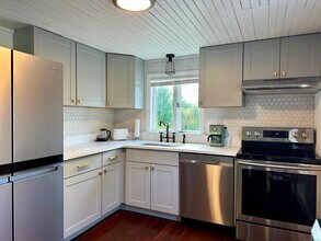 36 Tuxis Rd in Madison, CT - Building Photo - Building Photo