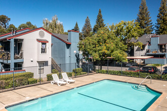 Sunrise Wood Apartments in Citrus Heights, CA - Foto de edificio - Building Photo