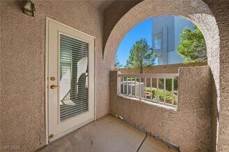 10001 Peace Way in Las Vegas, NV - Foto de edificio - Building Photo