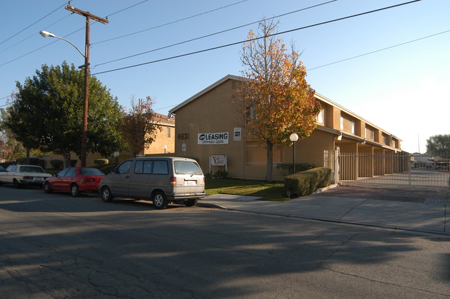 Vista Grande West  Apartments in Riverside, CA - Building Photo - Building Photo