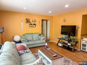 2-38-38 Virginia Dr in Fair Lawn, NJ - Building Photo - Building Photo