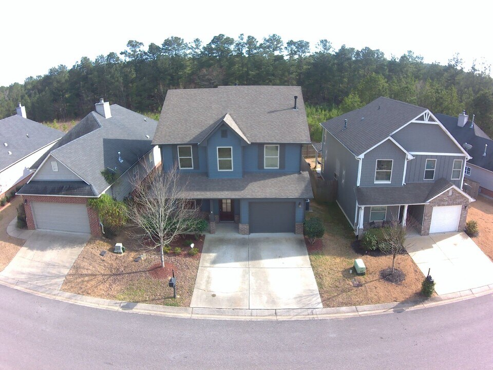 1069 Crawford Ct in Chelsea, AL - Building Photo