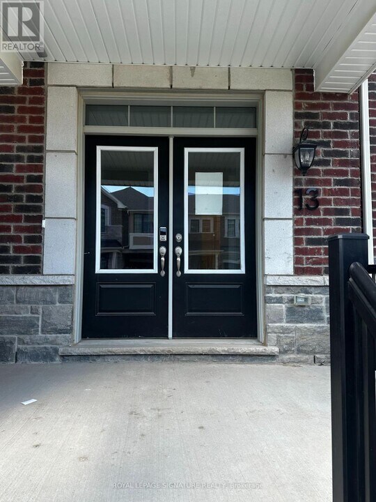 1259 Lily Cres in Milton, ON - Building Photo