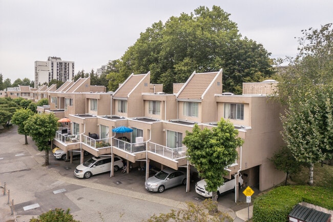 7151 Moffatt Rd in Richmond, BC - Building Photo - Building Photo