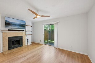 3204 Menchaca Rd in Austin, TX - Building Photo
