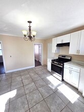 184-186 Allston Street, Unit Unit #2L in Providence, RI - Foto de edificio - Building Photo