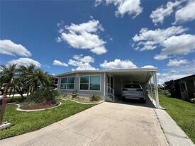 716 Blackburn Blvd in North Port, FL - Building Photo