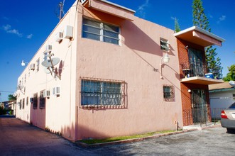 Etoile Apartments in Miami, FL - Building Photo - Building Photo